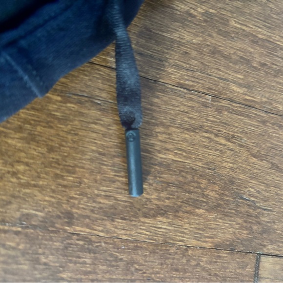 Lululemon Bowline 8” Black Shorts - Picture 3 of 4